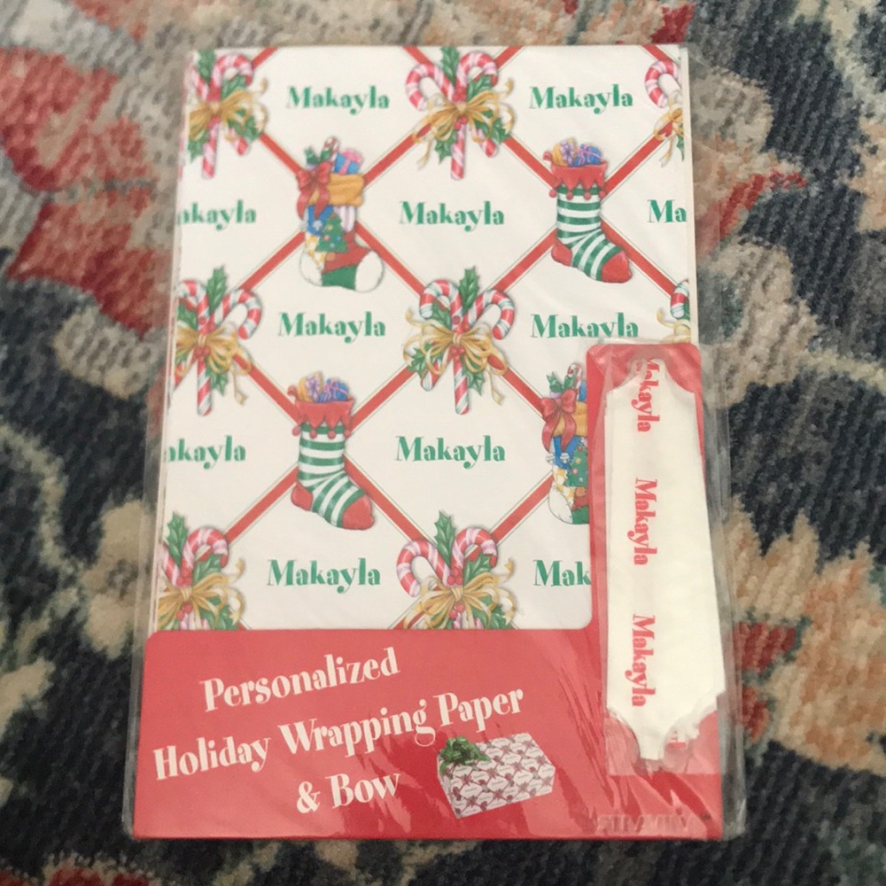 Makayla Personalizad Holiday Wrapping Paper & Bow